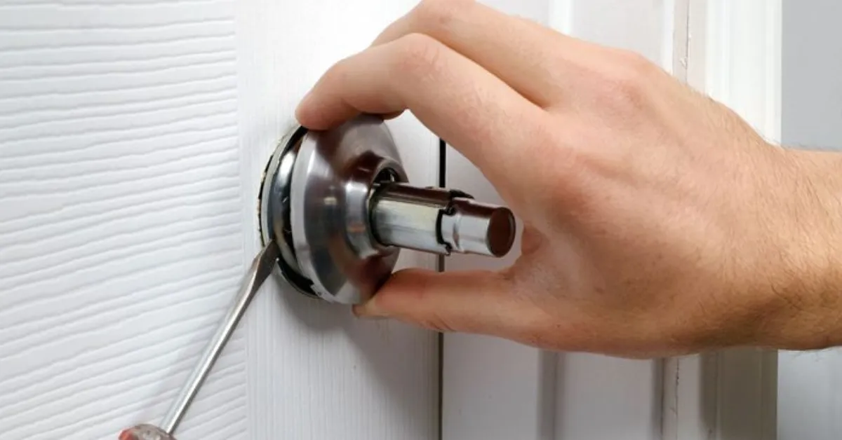 How to Replace a Door Handle: Tools, Steps and Safety Tips