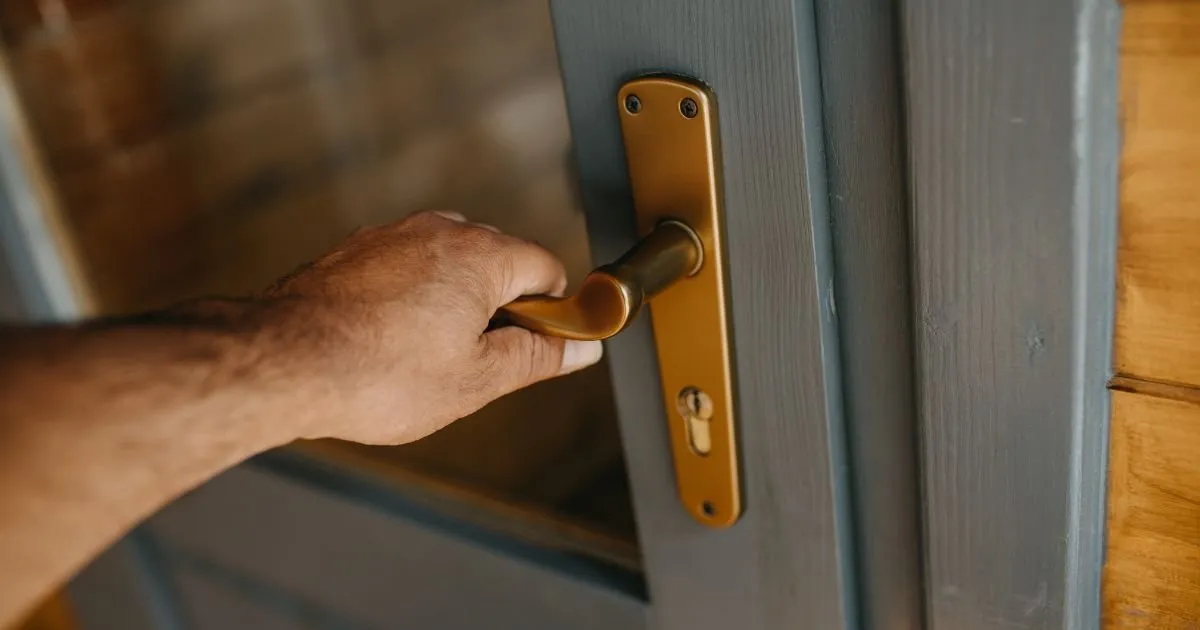 When to Change Door Locks: 10 Practical Signs