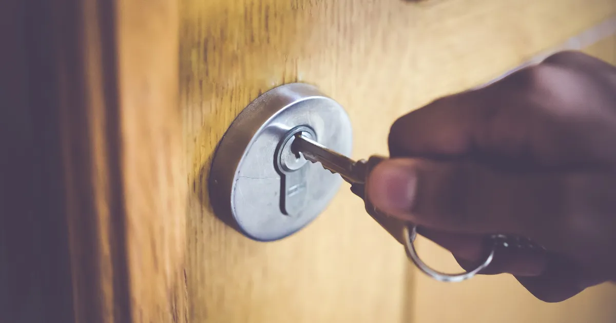 How Much Do Locksmiths Charge Per Hour in the UK?