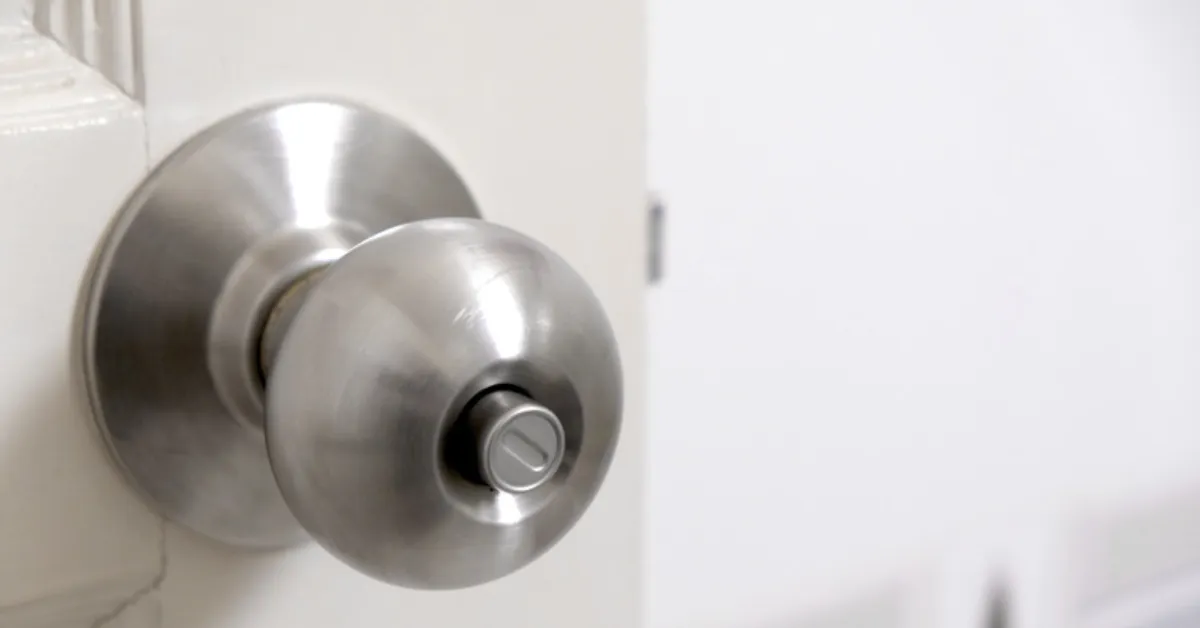 How To Fix A Push Lock Door Handle That Won't Lock