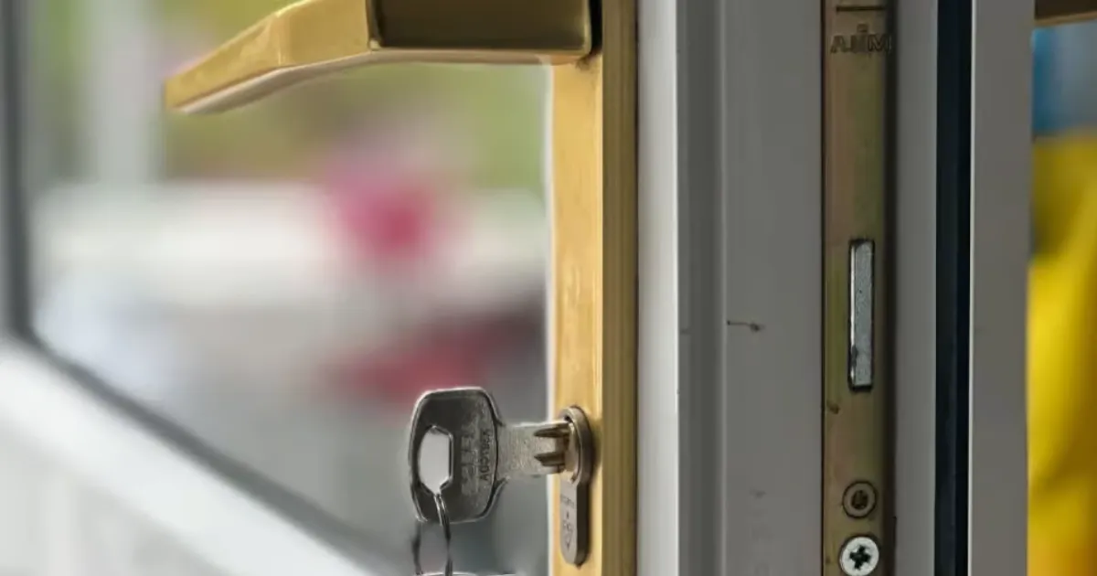 What Happens When You Call an Emergency Locksmith in Derby?