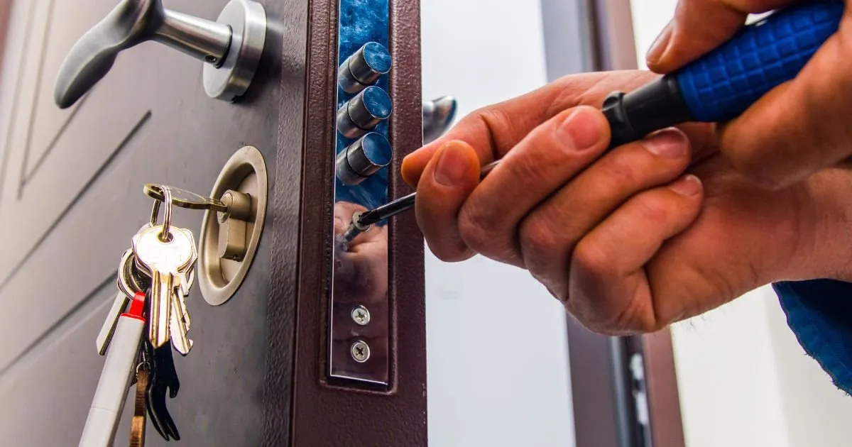What Does an Emergency Locksmith Do?