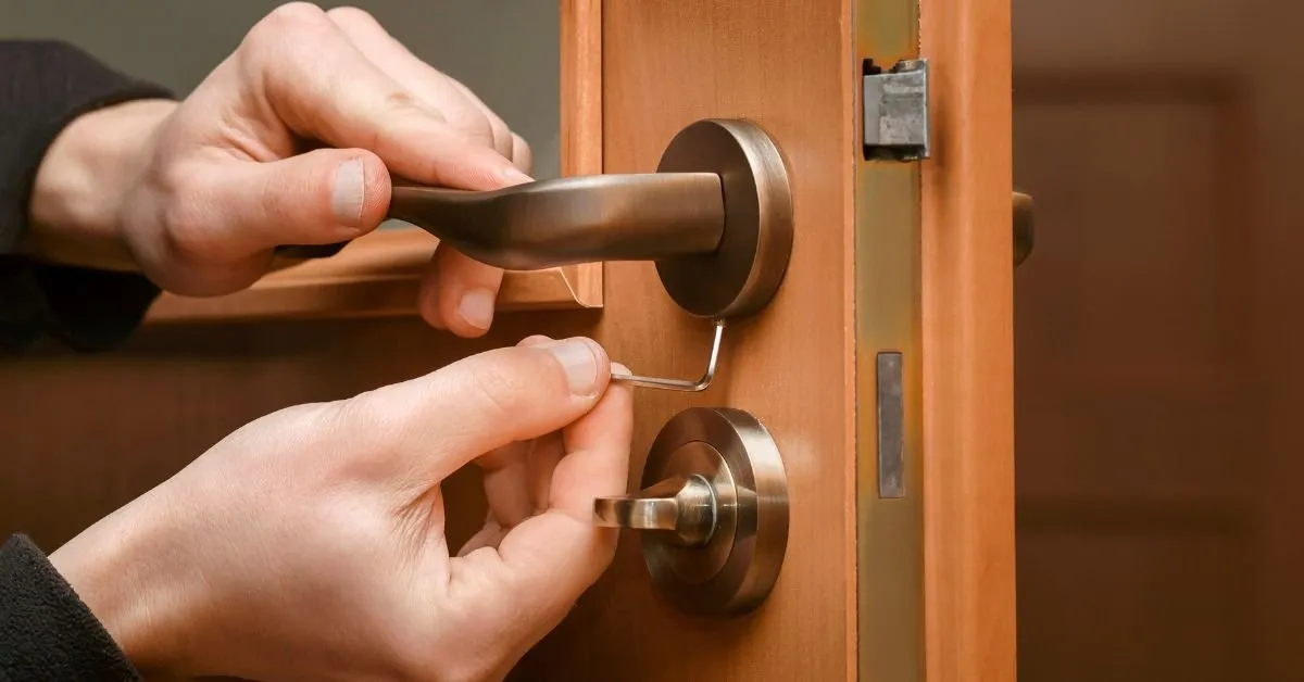 How to Compare Emergency Lockout Help in the UK
