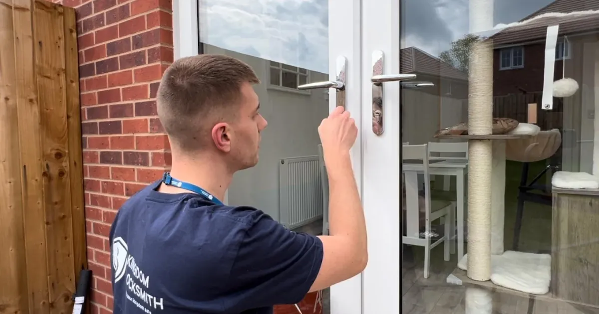 How Does a Locksmith Change Locks? Step-by-Step Guide